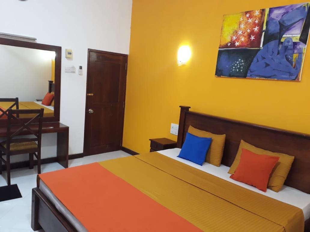 Sunshine Holiday Resort -Sella Катарагама Екстер'єр фото